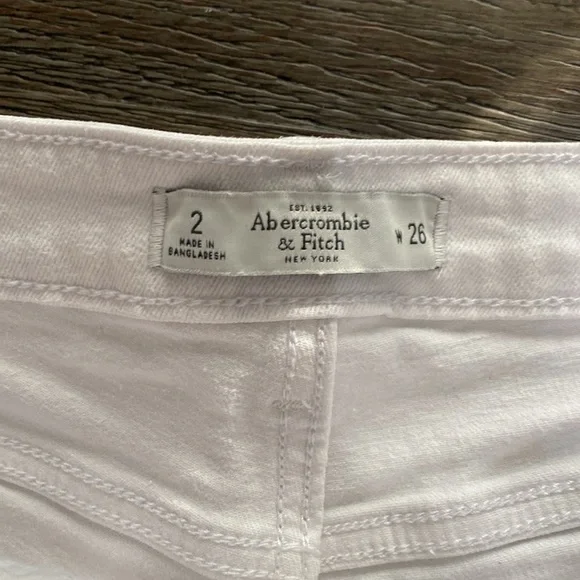 Abercrombie and Fitch women’s white Denim Shortie  Shorts | Size 26/2 - Picture 2 of 8